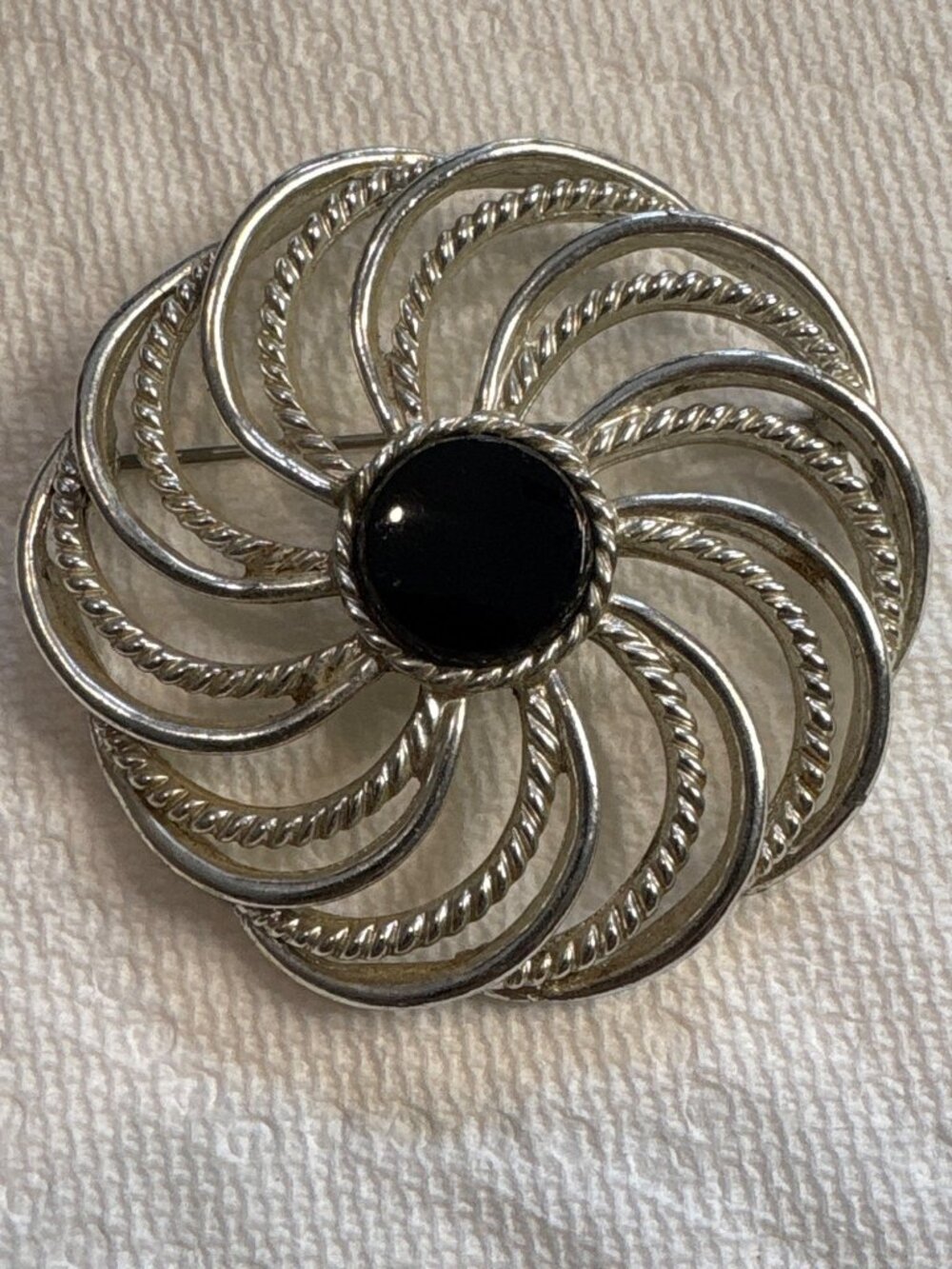 Vintage Sarah Cov. Rhodium-plated silver tone metal with a black glass center be